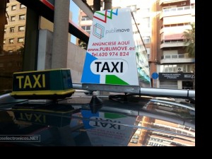 Detalle del taxi actualmente en servicio con la pantalla de leds 